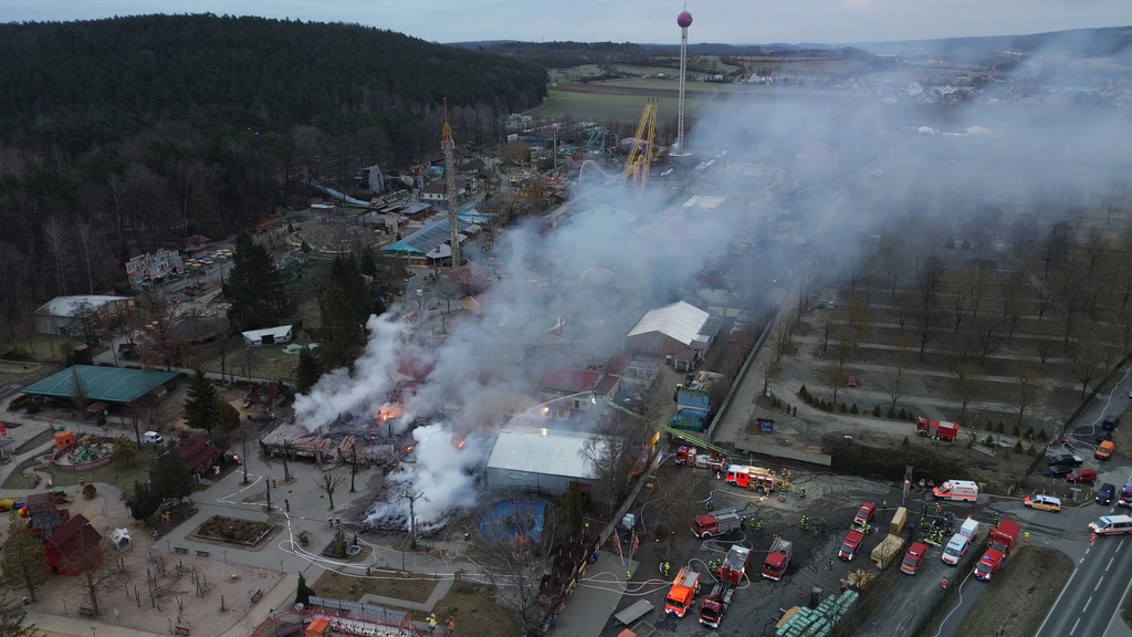 Großbrand im Freizeitland Geiselwind – Ursache noch unklar | TV Mainfranken