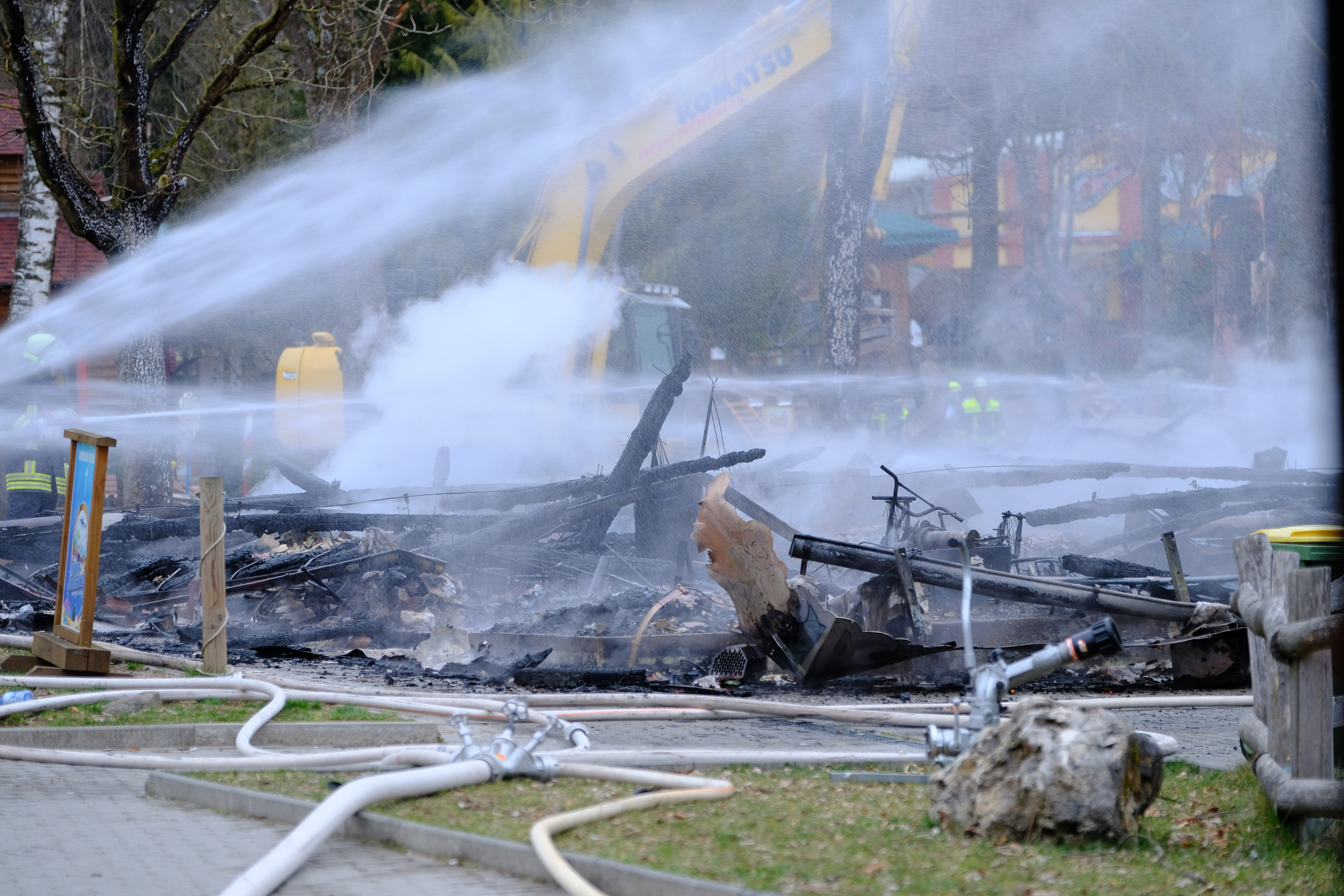 Großbrand im Freizeitland Geiselwind – Ursache noch unklar | TV Mainfranken
